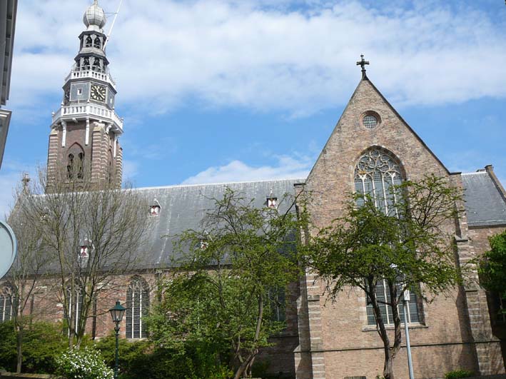 Zijaanzicht Jacobskerk in Vlissingen