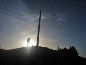 Cruz de Ferro bij zonsopgang