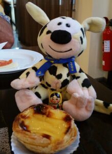 mascottes met pastéis de nata