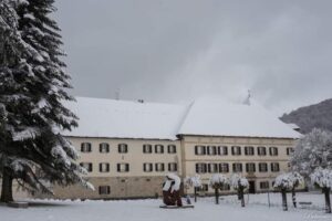 Albergue Roncesvalles in de sneeu