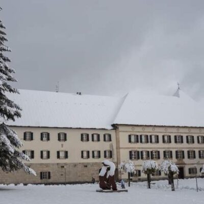 Albergue Roncesvalles in de sneeu