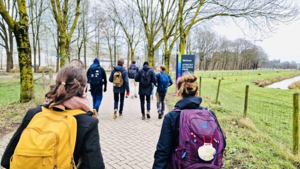 Jonge wandelaars tijdens Young Camino evenement